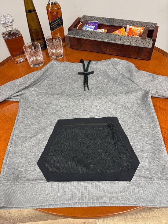 On Clouds Other - On Running "Mesh-Pocket Drawstring" Pullover + Men's Large + Flawless